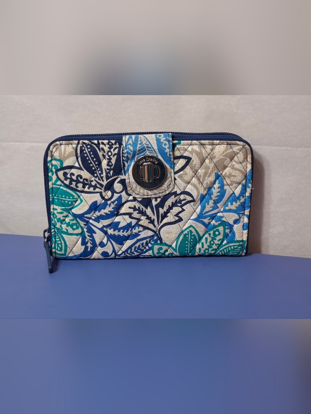 🎆SALE🎆 Vera Bradley "Santiago" Quilted Floral RFID Turnlock Wallet - LIKE NEW